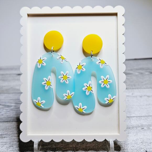 Acrylic Asymmetrical Arch with White Flowers Dangle Earrings Cottage - Picture 2 of 4